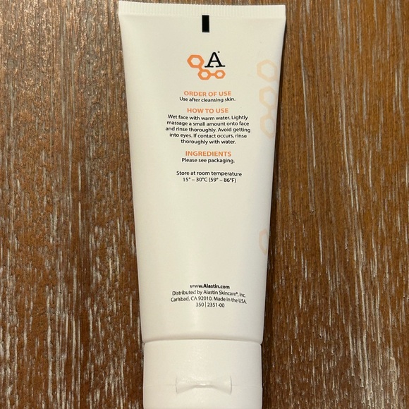 Alastin Skincare Resurface Skin Polish - Picture 4 of 5